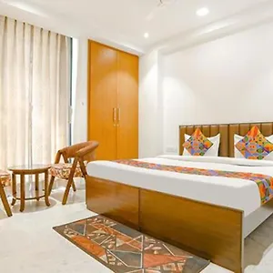 townhouse-1087-aerosky-deluxe.hotelsdelhi.org/